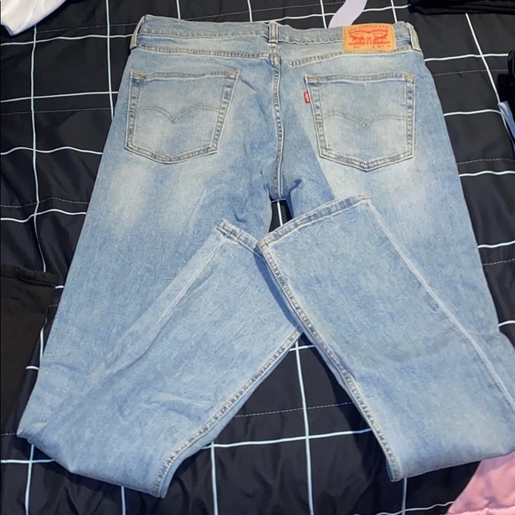 Men’s Levi’s Jeans - Picture 2 of 3